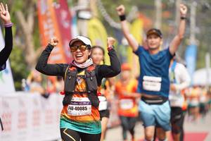 BIB: 40085
                            <button type="button" onclick="openModal(8329166)" class="btn btn-primary btn-sm float-right btn-popup" data-toggle="modal" data-target=".modal-high-quality">
                        <i class="fas fa-shopping-cart"></i> Add to Cart
                    </button>
                                            <button type="button" onclick="isThisMe(8329166, true)" class="btn btn-success btn-sm float-right btn-popup btn-isme hidden" data-toggle="tooltip" data-placement="bottom" title="นี่คือรูปของคุณใช่ไหม คลิกที่นี่เพื่อเอาเข้าอัลบั้ม">
                        <i class="fas fa-plus"></i> Add to album
                    </button>
                    <button type="button" onclick="isThisMe(8329166, false)" class="btn btn-warning btn-sm float-right btn-popup btn-isnotme hidden">
                        <i class="fas fa-ban"></i> Remove from album
                    </button>