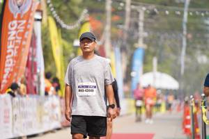 BIB: 43049
                            <button type="button" onclick="openModal(9867685)" class="btn btn-primary btn-sm float-right btn-popup" data-toggle="modal" data-target=".modal-high-quality">
                        <i class="fas fa-shopping-cart"></i> Add to Cart
                    </button>
                                            <button type="button" onclick="isThisMe(9867685, true)" class="btn btn-success btn-sm float-right btn-popup btn-isme hidden" data-toggle="tooltip" data-placement="bottom" title="นี่คือรูปของคุณใช่ไหม คลิกที่นี่เพื่อเอาเข้าอัลบั้ม">
                        <i class="fas fa-plus"></i> Add to album
                    </button>
                    <button type="button" onclick="isThisMe(9867685, false)" class="btn btn-warning btn-sm float-right btn-popup btn-isnotme hidden">
                        <i class="fas fa-ban"></i> Remove from album
                    </button>