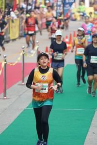 BIB: 0850
                            <button type="button" onclick="openModal(7684663)" class="btn btn-primary btn-sm float-right btn-popup" data-toggle="modal" data-target=".modal-high-quality">
                        <i class="fas fa-shopping-cart"></i> Add to Cart
                    </button>
                                            <button type="button" onclick="isThisMe(7684663, true)" class="btn btn-success btn-sm float-right btn-popup btn-isme hidden" data-toggle="tooltip" data-placement="bottom" title="นี่คือรูปของคุณใช่ไหม คลิกที่นี่เพื่อเอาเข้าอัลบั้ม">
                        <i class="fas fa-plus"></i> Add to album
                    </button>
                    <button type="button" onclick="isThisMe(7684663, false)" class="btn btn-warning btn-sm float-right btn-popup btn-isnotme hidden">
                        <i class="fas fa-ban"></i> Remove from album
                    </button>