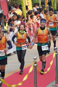BIB: 4508, 45612, 45247
                            <button type="button" onclick="openModal(7764046)" class="btn btn-primary btn-sm float-right btn-popup" data-toggle="modal" data-target=".modal-high-quality">
                        <i class="fas fa-shopping-cart"></i> Add to Cart
                    </button>
                                            <button type="button" onclick="isThisMe(7764046, true)" class="btn btn-success btn-sm float-right btn-popup btn-isme hidden" data-toggle="tooltip" data-placement="bottom" title="นี่คือรูปของคุณใช่ไหม คลิกที่นี่เพื่อเอาเข้าอัลบั้ม">
                        <i class="fas fa-plus"></i> Add to album
                    </button>
                    <button type="button" onclick="isThisMe(7764046, false)" class="btn btn-warning btn-sm float-right btn-popup btn-isnotme hidden">
                        <i class="fas fa-ban"></i> Remove from album
                    </button>