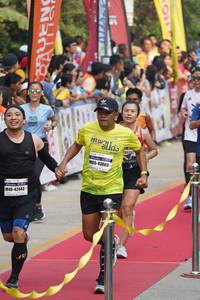 BIB: 43003, 42443
                            <button type="button" onclick="openModal(7707106)" class="btn btn-primary btn-sm float-right btn-popup" data-toggle="modal" data-target=".modal-high-quality">
                        <i class="fas fa-shopping-cart"></i> Add to Cart
                    </button>
                                            <button type="button" onclick="isThisMe(7707106, true)" class="btn btn-success btn-sm float-right btn-popup btn-isme hidden" data-toggle="tooltip" data-placement="bottom" title="นี่คือรูปของคุณใช่ไหม คลิกที่นี่เพื่อเอาเข้าอัลบั้ม">
                        <i class="fas fa-plus"></i> Add to album
                    </button>
                    <button type="button" onclick="isThisMe(7707106, false)" class="btn btn-warning btn-sm float-right btn-popup btn-isnotme hidden">
                        <i class="fas fa-ban"></i> Remove from album
                    </button>