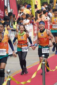 BIB: 45088, 45612, 45247
                            <button type="button" onclick="openModal(7764090)" class="btn btn-primary btn-sm float-right btn-popup" data-toggle="modal" data-target=".modal-high-quality">
                        <i class="fas fa-shopping-cart"></i> Add to Cart
                    </button>
                                            <button type="button" onclick="isThisMe(7764090, true)" class="btn btn-success btn-sm float-right btn-popup btn-isme hidden" data-toggle="tooltip" data-placement="bottom" title="นี่คือรูปของคุณใช่ไหม คลิกที่นี่เพื่อเอาเข้าอัลบั้ม">
                        <i class="fas fa-plus"></i> Add to album
                    </button>
                    <button type="button" onclick="isThisMe(7764090, false)" class="btn btn-warning btn-sm float-right btn-popup btn-isnotme hidden">
                        <i class="fas fa-ban"></i> Remove from album
                    </button>