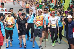 BIB: 9484, 10491, 15333
                            <button type="button" onclick="openModal(7807301)" class="btn btn-primary btn-sm float-right btn-popup" data-toggle="modal" data-target=".modal-high-quality">
                        <i class="fas fa-shopping-cart"></i> Add to Cart
                    </button>
                                            <button type="button" onclick="isThisMe(7807301, true)" class="btn btn-success btn-sm float-right btn-popup btn-isme hidden" data-toggle="tooltip" data-placement="bottom" title="นี่คือรูปของคุณใช่ไหม คลิกที่นี่เพื่อเอาเข้าอัลบั้ม">
                        <i class="fas fa-plus"></i> Add to album
                    </button>
                    <button type="button" onclick="isThisMe(7807301, false)" class="btn btn-warning btn-sm float-right btn-popup btn-isnotme hidden">
                        <i class="fas fa-ban"></i> Remove from album
                    </button>