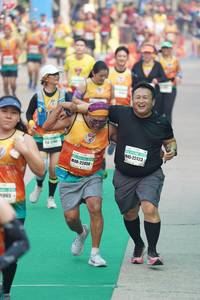 BIB: 22423, 22450, 5065
                            <button type="button" onclick="openModal(7682783)" class="btn btn-primary btn-sm float-right btn-popup" data-toggle="modal" data-target=".modal-high-quality">
                        <i class="fas fa-shopping-cart"></i> Add to Cart
                    </button>
                                            <button type="button" onclick="isThisMe(7682783, true)" class="btn btn-success btn-sm float-right btn-popup btn-isme hidden" data-toggle="tooltip" data-placement="bottom" title="นี่คือรูปของคุณใช่ไหม คลิกที่นี่เพื่อเอาเข้าอัลบั้ม">
                        <i class="fas fa-plus"></i> Add to album
                    </button>
                    <button type="button" onclick="isThisMe(7682783, false)" class="btn btn-warning btn-sm float-right btn-popup btn-isnotme hidden">
                        <i class="fas fa-ban"></i> Remove from album
                    </button>