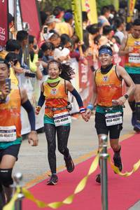 BIB: 45088, 45612, 45247
                            <button type="button" onclick="openModal(7764087)" class="btn btn-primary btn-sm float-right btn-popup" data-toggle="modal" data-target=".modal-high-quality">
                        <i class="fas fa-shopping-cart"></i> Add to Cart
                    </button>
                                            <button type="button" onclick="isThisMe(7764087, true)" class="btn btn-success btn-sm float-right btn-popup btn-isme hidden" data-toggle="tooltip" data-placement="bottom" title="นี่คือรูปของคุณใช่ไหม คลิกที่นี่เพื่อเอาเข้าอัลบั้ม">
                        <i class="fas fa-plus"></i> Add to album
                    </button>
                    <button type="button" onclick="isThisMe(7764087, false)" class="btn btn-warning btn-sm float-right btn-popup btn-isnotme hidden">
                        <i class="fas fa-ban"></i> Remove from album
                    </button>