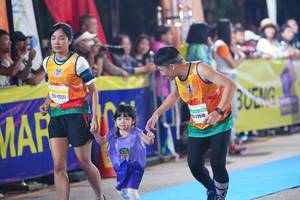 BIB: 17221, 21918
                            <button type="button" onclick="openModal(7424978)" class="btn btn-primary btn-sm float-right btn-popup" data-toggle="modal" data-target=".modal-high-quality">
                        <i class="fas fa-shopping-cart"></i> Add to Cart
                    </button>
                                            <button type="button" onclick="isThisMe(7424978, true)" class="btn btn-success btn-sm float-right btn-popup btn-isme hidden" data-toggle="tooltip" data-placement="bottom" title="นี่คือรูปของคุณใช่ไหม คลิกที่นี่เพื่อเอาเข้าอัลบั้ม">
                        <i class="fas fa-plus"></i> Add to album
                    </button>
                    <button type="button" onclick="isThisMe(7424978, false)" class="btn btn-warning btn-sm float-right btn-popup btn-isnotme hidden">
                        <i class="fas fa-ban"></i> Remove from album
                    </button>