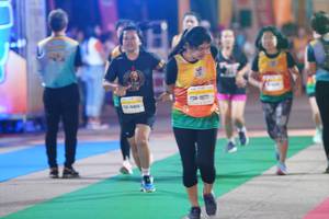 BIB: 1577, 15453
                            <button type="button" onclick="openModal(9868213)" class="btn btn-primary btn-sm float-right btn-popup" data-toggle="modal" data-target=".modal-high-quality">
                        <i class="fas fa-shopping-cart"></i> Add to Cart
                    </button>
                                            <button type="button" onclick="isThisMe(9868213, true)" class="btn btn-success btn-sm float-right btn-popup btn-isme hidden" data-toggle="tooltip" data-placement="bottom" title="นี่คือรูปของคุณใช่ไหม คลิกที่นี่เพื่อเอาเข้าอัลบั้ม">
                        <i class="fas fa-plus"></i> Add to album
                    </button>
                    <button type="button" onclick="isThisMe(9868213, false)" class="btn btn-warning btn-sm float-right btn-popup btn-isnotme hidden">
                        <i class="fas fa-ban"></i> Remove from album
                    </button>