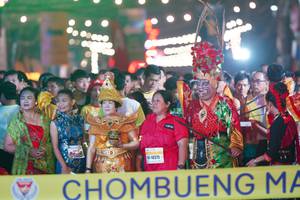 BIB: 16375
                            <button type="button" onclick="openModal(7422082)" class="btn btn-primary btn-sm float-right btn-popup" data-toggle="modal" data-target=".modal-high-quality">
                        <i class="fas fa-shopping-cart"></i> Add to Cart
                    </button>
                                            <button type="button" onclick="isThisMe(7422082, true)" class="btn btn-success btn-sm float-right btn-popup btn-isme hidden" data-toggle="tooltip" data-placement="bottom" title="นี่คือรูปของคุณใช่ไหม คลิกที่นี่เพื่อเอาเข้าอัลบั้ม">
                        <i class="fas fa-plus"></i> Add to album
                    </button>
                    <button type="button" onclick="isThisMe(7422082, false)" class="btn btn-warning btn-sm float-right btn-popup btn-isnotme hidden">
                        <i class="fas fa-ban"></i> Remove from album
                    </button>