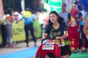 BIB: 202, 84074
                            <button type="button" onclick="openModal(7425048)" class="btn btn-primary btn-sm float-right btn-popup" data-toggle="modal" data-target=".modal-high-quality">
                        <i class="fas fa-shopping-cart"></i> Add to Cart
                    </button>
                                            <button type="button" onclick="isThisMe(7425048, true)" class="btn btn-success btn-sm float-right btn-popup btn-isme hidden" data-toggle="tooltip" data-placement="bottom" title="นี่คือรูปของคุณใช่ไหม คลิกที่นี่เพื่อเอาเข้าอัลบั้ม">
                        <i class="fas fa-plus"></i> Add to album
                    </button>
                    <button type="button" onclick="isThisMe(7425048, false)" class="btn btn-warning btn-sm float-right btn-popup btn-isnotme hidden">
                        <i class="fas fa-ban"></i> Remove from album
                    </button>