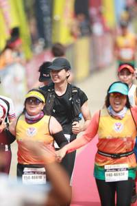 BIB: 46610, 46930
                            <button type="button" onclick="openModal(8413294)" class="btn btn-primary btn-sm float-right btn-popup" data-toggle="modal" data-target=".modal-high-quality">
                        <i class="fas fa-shopping-cart"></i> Add to Cart
                    </button>
                                            <button type="button" onclick="isThisMe(8413294, true)" class="btn btn-success btn-sm float-right btn-popup btn-isme hidden" data-toggle="tooltip" data-placement="bottom" title="นี่คือรูปของคุณใช่ไหม คลิกที่นี่เพื่อเอาเข้าอัลบั้ม">
                        <i class="fas fa-plus"></i> Add to album
                    </button>
                    <button type="button" onclick="isThisMe(8413294, false)" class="btn btn-warning btn-sm float-right btn-popup btn-isnotme hidden">
                        <i class="fas fa-ban"></i> Remove from album
                    </button>