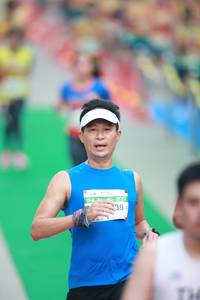 BIB: 2112
                            <button type="button" onclick="openModal(7576956)" class="btn btn-primary btn-sm float-right btn-popup" data-toggle="modal" data-target=".modal-high-quality">
                        <i class="fas fa-shopping-cart"></i> Add to Cart
                    </button>
                                            <button type="button" onclick="isThisMe(7576956, true)" class="btn btn-success btn-sm float-right btn-popup btn-isme hidden" data-toggle="tooltip" data-placement="bottom" title="นี่คือรูปของคุณใช่ไหม คลิกที่นี่เพื่อเอาเข้าอัลบั้ม">
                        <i class="fas fa-plus"></i> Add to album
                    </button>
                    <button type="button" onclick="isThisMe(7576956, false)" class="btn btn-warning btn-sm float-right btn-popup btn-isnotme hidden">
                        <i class="fas fa-ban"></i> Remove from album
                    </button>