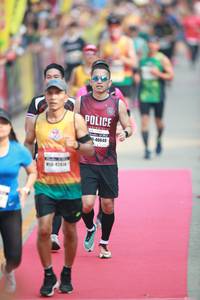 BIB: 049
                            <button type="button" onclick="openModal(8205931)" class="btn btn-primary btn-sm float-right btn-popup" data-toggle="modal" data-target=".modal-high-quality">
                        <i class="fas fa-shopping-cart"></i> Add to Cart
                    </button>
                                            <button type="button" onclick="isThisMe(8205931, true)" class="btn btn-success btn-sm float-right btn-popup btn-isme hidden" data-toggle="tooltip" data-placement="bottom" title="นี่คือรูปของคุณใช่ไหม คลิกที่นี่เพื่อเอาเข้าอัลบั้ม">
                        <i class="fas fa-plus"></i> Add to album
                    </button>
                    <button type="button" onclick="isThisMe(8205931, false)" class="btn btn-warning btn-sm float-right btn-popup btn-isnotme hidden">
                        <i class="fas fa-ban"></i> Remove from album
                    </button>