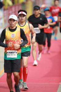 BIB: 421, 41296
                            <button type="button" onclick="openModal(8403158)" class="btn btn-primary btn-sm float-right btn-popup" data-toggle="modal" data-target=".modal-high-quality">
                        <i class="fas fa-shopping-cart"></i> Add to Cart
                    </button>
                                            <button type="button" onclick="isThisMe(8403158, true)" class="btn btn-success btn-sm float-right btn-popup btn-isme hidden" data-toggle="tooltip" data-placement="bottom" title="นี่คือรูปของคุณใช่ไหม คลิกที่นี่เพื่อเอาเข้าอัลบั้ม">
                        <i class="fas fa-plus"></i> Add to album
                    </button>
                    <button type="button" onclick="isThisMe(8403158, false)" class="btn btn-warning btn-sm float-right btn-popup btn-isnotme hidden">
                        <i class="fas fa-ban"></i> Remove from album
                    </button>