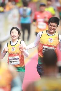 BIB: 100, 12192, 40091
                            <button type="button" onclick="openModal(8234826)" class="btn btn-primary btn-sm float-right btn-popup" data-toggle="modal" data-target=".modal-high-quality">
                        <i class="fas fa-shopping-cart"></i> Add to Cart
                    </button>
                                            <button type="button" onclick="isThisMe(8234826, true)" class="btn btn-success btn-sm float-right btn-popup btn-isme hidden" data-toggle="tooltip" data-placement="bottom" title="นี่คือรูปของคุณใช่ไหม คลิกที่นี่เพื่อเอาเข้าอัลบั้ม">
                        <i class="fas fa-plus"></i> Add to album
                    </button>
                    <button type="button" onclick="isThisMe(8234826, false)" class="btn btn-warning btn-sm float-right btn-popup btn-isnotme hidden">
                        <i class="fas fa-ban"></i> Remove from album
                    </button>