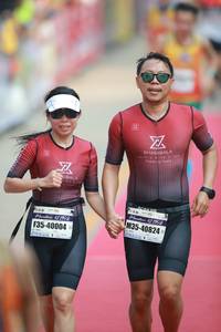 BIB: 1215, 40824, 40004
                            <button type="button" onclick="openModal(8198250)" class="btn btn-primary btn-sm float-right btn-popup" data-toggle="modal" data-target=".modal-high-quality">
                        <i class="fas fa-shopping-cart"></i> Add to Cart
                    </button>
                                            <button type="button" onclick="isThisMe(8198250, true)" class="btn btn-success btn-sm float-right btn-popup btn-isme hidden" data-toggle="tooltip" data-placement="bottom" title="นี่คือรูปของคุณใช่ไหม คลิกที่นี่เพื่อเอาเข้าอัลบั้ม">
                        <i class="fas fa-plus"></i> Add to album
                    </button>
                    <button type="button" onclick="isThisMe(8198250, false)" class="btn btn-warning btn-sm float-right btn-popup btn-isnotme hidden">
                        <i class="fas fa-ban"></i> Remove from album
                    </button>