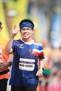 BIB: 42195, 45995
                            <button type="button" onclick="openModal(8405217)" class="btn btn-primary btn-sm float-right btn-popup" data-toggle="modal" data-target=".modal-high-quality">
                        <i class="fas fa-shopping-cart"></i> Add to Cart
                    </button>
                                            <button type="button" onclick="isThisMe(8405217, true)" class="btn btn-success btn-sm float-right btn-popup btn-isme hidden" data-toggle="tooltip" data-placement="bottom" title="นี่คือรูปของคุณใช่ไหม คลิกที่นี่เพื่อเอาเข้าอัลบั้ม">
                        <i class="fas fa-plus"></i> Add to album
                    </button>
                    <button type="button" onclick="isThisMe(8405217, false)" class="btn btn-warning btn-sm float-right btn-popup btn-isnotme hidden">
                        <i class="fas fa-ban"></i> Remove from album
                    </button>