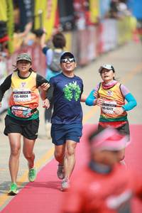 BIB: 40924, 45172
                            <button type="button" onclick="openModal(8229399)" class="btn btn-primary btn-sm float-right btn-popup" data-toggle="modal" data-target=".modal-high-quality">
                        <i class="fas fa-shopping-cart"></i> Add to Cart
                    </button>
                                            <button type="button" onclick="isThisMe(8229399, true)" class="btn btn-success btn-sm float-right btn-popup btn-isme hidden" data-toggle="tooltip" data-placement="bottom" title="นี่คือรูปของคุณใช่ไหม คลิกที่นี่เพื่อเอาเข้าอัลบั้ม">
                        <i class="fas fa-plus"></i> Add to album
                    </button>
                    <button type="button" onclick="isThisMe(8229399, false)" class="btn btn-warning btn-sm float-right btn-popup btn-isnotme hidden">
                        <i class="fas fa-ban"></i> Remove from album
                    </button>