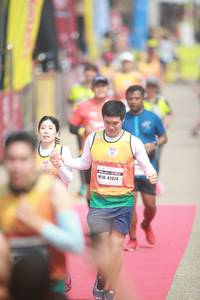 BIB: 41924
                            <button type="button" onclick="openModal(8235484)" class="btn btn-primary btn-sm float-right btn-popup" data-toggle="modal" data-target=".modal-high-quality">
                        <i class="fas fa-shopping-cart"></i> Add to Cart
                    </button>
                                            <button type="button" onclick="isThisMe(8235484, true)" class="btn btn-success btn-sm float-right btn-popup btn-isme hidden" data-toggle="tooltip" data-placement="bottom" title="นี่คือรูปของคุณใช่ไหม คลิกที่นี่เพื่อเอาเข้าอัลบั้ม">
                        <i class="fas fa-plus"></i> Add to album
                    </button>
                    <button type="button" onclick="isThisMe(8235484, false)" class="btn btn-warning btn-sm float-right btn-popup btn-isnotme hidden">
                        <i class="fas fa-ban"></i> Remove from album
                    </button>