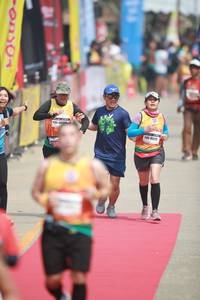 BIB: 4502
                            <button type="button" onclick="openModal(8229470)" class="btn btn-primary btn-sm float-right btn-popup" data-toggle="modal" data-target=".modal-high-quality">
                        <i class="fas fa-shopping-cart"></i> Add to Cart
                    </button>
                                            <button type="button" onclick="isThisMe(8229470, true)" class="btn btn-success btn-sm float-right btn-popup btn-isme hidden" data-toggle="tooltip" data-placement="bottom" title="นี่คือรูปของคุณใช่ไหม คลิกที่นี่เพื่อเอาเข้าอัลบั้ม">
                        <i class="fas fa-plus"></i> Add to album
                    </button>
                    <button type="button" onclick="isThisMe(8229470, false)" class="btn btn-warning btn-sm float-right btn-popup btn-isnotme hidden">
                        <i class="fas fa-ban"></i> Remove from album
                    </button>