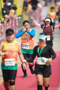 BIB: 47143
                            <button type="button" onclick="openModal(8315535)" class="btn btn-primary btn-sm float-right btn-popup" data-toggle="modal" data-target=".modal-high-quality">
                        <i class="fas fa-shopping-cart"></i> Add to Cart
                    </button>
                                            <button type="button" onclick="isThisMe(8315535, true)" class="btn btn-success btn-sm float-right btn-popup btn-isme hidden" data-toggle="tooltip" data-placement="bottom" title="นี่คือรูปของคุณใช่ไหม คลิกที่นี่เพื่อเอาเข้าอัลบั้ม">
                        <i class="fas fa-plus"></i> Add to album
                    </button>
                    <button type="button" onclick="isThisMe(8315535, false)" class="btn btn-warning btn-sm float-right btn-popup btn-isnotme hidden">
                        <i class="fas fa-ban"></i> Remove from album
                    </button>