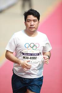 BIB: 421952, 41992
                            <button type="button" onclick="openModal(8409369)" class="btn btn-primary btn-sm float-right btn-popup" data-toggle="modal" data-target=".modal-high-quality">
                        <i class="fas fa-shopping-cart"></i> Add to Cart
                    </button>
                                            <button type="button" onclick="isThisMe(8409369, true)" class="btn btn-success btn-sm float-right btn-popup btn-isme hidden" data-toggle="tooltip" data-placement="bottom" title="นี่คือรูปของคุณใช่ไหม คลิกที่นี่เพื่อเอาเข้าอัลบั้ม">
                        <i class="fas fa-plus"></i> Add to album
                    </button>
                    <button type="button" onclick="isThisMe(8409369, false)" class="btn btn-warning btn-sm float-right btn-popup btn-isnotme hidden">
                        <i class="fas fa-ban"></i> Remove from album
                    </button>