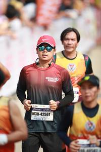 BIB: 42195, 42561
                            <button type="button" onclick="openModal(8222918)" class="btn btn-primary btn-sm float-right btn-popup" data-toggle="modal" data-target=".modal-high-quality">
                        <i class="fas fa-shopping-cart"></i> Add to Cart
                    </button>
                                            <button type="button" onclick="isThisMe(8222918, true)" class="btn btn-success btn-sm float-right btn-popup btn-isme hidden" data-toggle="tooltip" data-placement="bottom" title="นี่คือรูปของคุณใช่ไหม คลิกที่นี่เพื่อเอาเข้าอัลบั้ม">
                        <i class="fas fa-plus"></i> Add to album
                    </button>
                    <button type="button" onclick="isThisMe(8222918, false)" class="btn btn-warning btn-sm float-right btn-popup btn-isnotme hidden">
                        <i class="fas fa-ban"></i> Remove from album
                    </button>