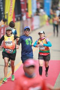 BIB: 40924, 4512
                            <button type="button" onclick="openModal(8229405)" class="btn btn-primary btn-sm float-right btn-popup" data-toggle="modal" data-target=".modal-high-quality">
                        <i class="fas fa-shopping-cart"></i> Add to Cart
                    </button>
                                            <button type="button" onclick="isThisMe(8229405, true)" class="btn btn-success btn-sm float-right btn-popup btn-isme hidden" data-toggle="tooltip" data-placement="bottom" title="นี่คือรูปของคุณใช่ไหม คลิกที่นี่เพื่อเอาเข้าอัลบั้ม">
                        <i class="fas fa-plus"></i> Add to album
                    </button>
                    <button type="button" onclick="isThisMe(8229405, false)" class="btn btn-warning btn-sm float-right btn-popup btn-isnotme hidden">
                        <i class="fas fa-ban"></i> Remove from album
                    </button>