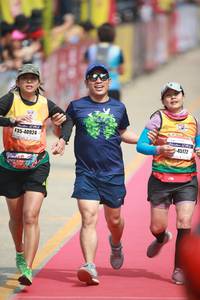 BIB: 40924, 45172
                            <button type="button" onclick="openModal(8229322)" class="btn btn-primary btn-sm float-right btn-popup" data-toggle="modal" data-target=".modal-high-quality">
                        <i class="fas fa-shopping-cart"></i> Add to Cart
                    </button>
                                            <button type="button" onclick="isThisMe(8229322, true)" class="btn btn-success btn-sm float-right btn-popup btn-isme hidden" data-toggle="tooltip" data-placement="bottom" title="นี่คือรูปของคุณใช่ไหม คลิกที่นี่เพื่อเอาเข้าอัลบั้ม">
                        <i class="fas fa-plus"></i> Add to album
                    </button>
                    <button type="button" onclick="isThisMe(8229322, false)" class="btn btn-warning btn-sm float-right btn-popup btn-isnotme hidden">
                        <i class="fas fa-ban"></i> Remove from album
                    </button>