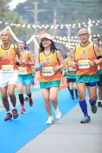 BIB: 11799, 16717, 15120
                            <button type="button" onclick="openModal(7533016)" class="btn btn-primary btn-sm float-right btn-popup" data-toggle="modal" data-target=".modal-high-quality">
                        <i class="fas fa-shopping-cart"></i> Add to Cart
                    </button>
                                            <button type="button" onclick="isThisMe(7533016, true)" class="btn btn-success btn-sm float-right btn-popup btn-isme hidden" data-toggle="tooltip" data-placement="bottom" title="นี่คือรูปของคุณใช่ไหม คลิกที่นี่เพื่อเอาเข้าอัลบั้ม">
                        <i class="fas fa-plus"></i> Add to album
                    </button>
                    <button type="button" onclick="isThisMe(7533016, false)" class="btn btn-warning btn-sm float-right btn-popup btn-isnotme hidden">
                        <i class="fas fa-ban"></i> Remove from album
                    </button>