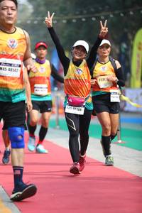 BIB: 48502, 40168
                            <button type="button" onclick="openModal(7367560)" class="btn btn-primary btn-sm float-right btn-popup" data-toggle="modal" data-target=".modal-high-quality">
                        <i class="fas fa-shopping-cart"></i> Add to Cart
                    </button>
                                            <button type="button" onclick="isThisMe(7367560, true)" class="btn btn-success btn-sm float-right btn-popup btn-isme hidden" data-toggle="tooltip" data-placement="bottom" title="นี่คือรูปของคุณใช่ไหม คลิกที่นี่เพื่อเอาเข้าอัลบั้ม">
                        <i class="fas fa-plus"></i> Add to album
                    </button>
                    <button type="button" onclick="isThisMe(7367560, false)" class="btn btn-warning btn-sm float-right btn-popup btn-isnotme hidden">
                        <i class="fas fa-ban"></i> Remove from album
                    </button>