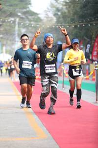 BIB: 4128, 40825
                            <button type="button" onclick="openModal(7387380)" class="btn btn-primary btn-sm float-right btn-popup" data-toggle="modal" data-target=".modal-high-quality">
                        <i class="fas fa-shopping-cart"></i> Add to Cart
                    </button>
                                            <button type="button" onclick="isThisMe(7387380, true)" class="btn btn-success btn-sm float-right btn-popup btn-isme hidden" data-toggle="tooltip" data-placement="bottom" title="นี่คือรูปของคุณใช่ไหม คลิกที่นี่เพื่อเอาเข้าอัลบั้ม">
                        <i class="fas fa-plus"></i> Add to album
                    </button>
                    <button type="button" onclick="isThisMe(7387380, false)" class="btn btn-warning btn-sm float-right btn-popup btn-isnotme hidden">
                        <i class="fas fa-ban"></i> Remove from album
                    </button>