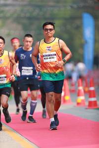BIB: 40751, 0827
                            <button type="button" onclick="openModal(7711178)" class="btn btn-primary btn-sm float-right btn-popup" data-toggle="modal" data-target=".modal-high-quality">
                        <i class="fas fa-shopping-cart"></i> Add to Cart
                    </button>
                                            <button type="button" onclick="isThisMe(7711178, true)" class="btn btn-success btn-sm float-right btn-popup btn-isme hidden" data-toggle="tooltip" data-placement="bottom" title="นี่คือรูปของคุณใช่ไหม คลิกที่นี่เพื่อเอาเข้าอัลบั้ม">
                        <i class="fas fa-plus"></i> Add to album
                    </button>
                    <button type="button" onclick="isThisMe(7711178, false)" class="btn btn-warning btn-sm float-right btn-popup btn-isnotme hidden">
                        <i class="fas fa-ban"></i> Remove from album
                    </button>