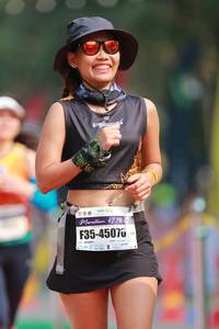 BIB: 42195, 45070
                            <button type="button" onclick="openModal(7721163)" class="btn btn-primary btn-sm float-right btn-popup" data-toggle="modal" data-target=".modal-high-quality">
                        <i class="fas fa-shopping-cart"></i> Add to Cart
                    </button>
                                            <button type="button" onclick="isThisMe(7721163, true)" class="btn btn-success btn-sm float-right btn-popup btn-isme hidden" data-toggle="tooltip" data-placement="bottom" title="นี่คือรูปของคุณใช่ไหม คลิกที่นี่เพื่อเอาเข้าอัลบั้ม">
                        <i class="fas fa-plus"></i> Add to album
                    </button>
                    <button type="button" onclick="isThisMe(7721163, false)" class="btn btn-warning btn-sm float-right btn-popup btn-isnotme hidden">
                        <i class="fas fa-ban"></i> Remove from album
                    </button>