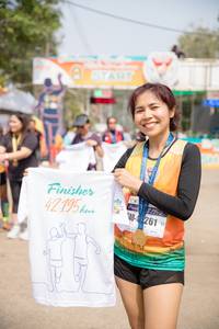 BIB: 2195, 42195, 261
                            <button type="button" onclick="openModal(10305995)" class="btn btn-primary btn-sm float-right btn-popup" data-toggle="modal" data-target=".modal-high-quality">
                        <i class="fas fa-shopping-cart"></i> Add to Cart
                    </button>
                                            <button type="button" onclick="isThisMe(10305995, true)" class="btn btn-success btn-sm float-right btn-popup btn-isme hidden" data-toggle="tooltip" data-placement="bottom" title="นี่คือรูปของคุณใช่ไหม คลิกที่นี่เพื่อเอาเข้าอัลบั้ม">
                        <i class="fas fa-plus"></i> Add to album
                    </button>
                    <button type="button" onclick="isThisMe(10305995, false)" class="btn btn-warning btn-sm float-right btn-popup btn-isnotme hidden">
                        <i class="fas fa-ban"></i> Remove from album
                    </button>