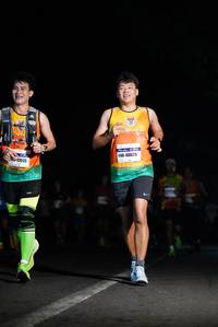 BIB: 40624, 035
                            <button type="button" onclick="openModal(8748518)" class="btn btn-primary btn-sm float-right btn-popup" data-toggle="modal" data-target=".modal-high-quality">
                        <i class="fas fa-shopping-cart"></i> Add to Cart
                    </button>
                                            <button type="button" onclick="isThisMe(8748518, true)" class="btn btn-success btn-sm float-right btn-popup btn-isme hidden" data-toggle="tooltip" data-placement="bottom" title="นี่คือรูปของคุณใช่ไหม คลิกที่นี่เพื่อเอาเข้าอัลบั้ม">
                        <i class="fas fa-plus"></i> Add to album
                    </button>
                    <button type="button" onclick="isThisMe(8748518, false)" class="btn btn-warning btn-sm float-right btn-popup btn-isnotme hidden">
                        <i class="fas fa-ban"></i> Remove from album
                    </button>