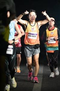 BIB: 45628, 4802, 004
                            <button type="button" onclick="openModal(7501817)" class="btn btn-primary btn-sm float-right btn-popup" data-toggle="modal" data-target=".modal-high-quality">
                        <i class="fas fa-shopping-cart"></i> Add to Cart
                    </button>
                                            <button type="button" onclick="isThisMe(7501817, true)" class="btn btn-success btn-sm float-right btn-popup btn-isme hidden" data-toggle="tooltip" data-placement="bottom" title="นี่คือรูปของคุณใช่ไหม คลิกที่นี่เพื่อเอาเข้าอัลบั้ม">
                        <i class="fas fa-plus"></i> Add to album
                    </button>
                    <button type="button" onclick="isThisMe(7501817, false)" class="btn btn-warning btn-sm float-right btn-popup btn-isnotme hidden">
                        <i class="fas fa-ban"></i> Remove from album
                    </button>