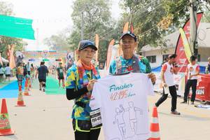 BIB: 42195, 475
                            <button type="button" onclick="openModal(7405688)" class="btn btn-primary btn-sm float-right btn-popup" data-toggle="modal" data-target=".modal-high-quality">
                        <i class="fas fa-shopping-cart"></i> Add to Cart
                    </button>
                                            <button type="button" onclick="isThisMe(7405688, true)" class="btn btn-success btn-sm float-right btn-popup btn-isme hidden" data-toggle="tooltip" data-placement="bottom" title="นี่คือรูปของคุณใช่ไหม คลิกที่นี่เพื่อเอาเข้าอัลบั้ม">
                        <i class="fas fa-plus"></i> Add to album
                    </button>
                    <button type="button" onclick="isThisMe(7405688, false)" class="btn btn-warning btn-sm float-right btn-popup btn-isnotme hidden">
                        <i class="fas fa-ban"></i> Remove from album
                    </button>