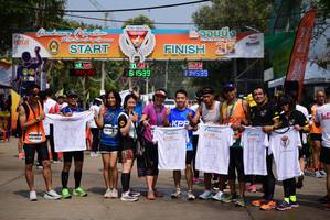 BIB: 42195, 4215
                            <button type="button" onclick="openModal(8681019)" class="btn btn-primary btn-sm float-right btn-popup" data-toggle="modal" data-target=".modal-high-quality">
                        <i class="fas fa-shopping-cart"></i> Add to Cart
                    </button>
                                            <button type="button" onclick="isThisMe(8681019, true)" class="btn btn-success btn-sm float-right btn-popup btn-isme hidden" data-toggle="tooltip" data-placement="bottom" title="นี่คือรูปของคุณใช่ไหม คลิกที่นี่เพื่อเอาเข้าอัลบั้ม">
                        <i class="fas fa-plus"></i> Add to album
                    </button>
                    <button type="button" onclick="isThisMe(8681019, false)" class="btn btn-warning btn-sm float-right btn-popup btn-isnotme hidden">
                        <i class="fas fa-ban"></i> Remove from album
                    </button>