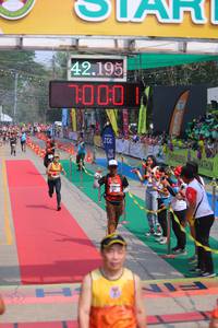 BIB: 42195, 7000
                            <button type="button" onclick="openModal(9514336)" class="btn btn-primary btn-sm float-right btn-popup" data-toggle="modal" data-target=".modal-high-quality">
                        <i class="fas fa-shopping-cart"></i> Add to Cart
                    </button>
                                            <button type="button" onclick="isThisMe(9514336, true)" class="btn btn-success btn-sm float-right btn-popup btn-isme hidden" data-toggle="tooltip" data-placement="bottom" title="นี่คือรูปของคุณใช่ไหม คลิกที่นี่เพื่อเอาเข้าอัลบั้ม">
                        <i class="fas fa-plus"></i> Add to album
                    </button>
                    <button type="button" onclick="isThisMe(9514336, false)" class="btn btn-warning btn-sm float-right btn-popup btn-isnotme hidden">
                        <i class="fas fa-ban"></i> Remove from album
                    </button>