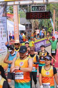 BIB: 42195, 8032, 009, 5075, 4036, 
                            <button type="button" onclick="openModal(9460224)" class="btn btn-primary btn-sm float-right btn-popup" data-toggle="modal" data-target=".modal-high-quality">
                        <i class="fas fa-shopping-cart"></i> Add to Cart
                    </button>
                                            <button type="button" onclick="isThisMe(9460224, true)" class="btn btn-success btn-sm float-right btn-popup btn-isme hidden" data-toggle="tooltip" data-placement="bottom" title="นี่คือรูปของคุณใช่ไหม คลิกที่นี่เพื่อเอาเข้าอัลบั้ม">
                        <i class="fas fa-plus"></i> Add to album
                    </button>
                    <button type="button" onclick="isThisMe(9460224, false)" class="btn btn-warning btn-sm float-right btn-popup btn-isnotme hidden">
                        <i class="fas fa-ban"></i> Remove from album
                    </button>