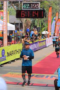 BIB: 42195
                            <button type="button" onclick="openModal(9355335)" class="btn btn-primary btn-sm float-right btn-popup" data-toggle="modal" data-target=".modal-high-quality">
                        <i class="fas fa-shopping-cart"></i> Add to Cart
                    </button>
                                            <button type="button" onclick="isThisMe(9355335, true)" class="btn btn-success btn-sm float-right btn-popup btn-isme hidden" data-toggle="tooltip" data-placement="bottom" title="นี่คือรูปของคุณใช่ไหม คลิกที่นี่เพื่อเอาเข้าอัลบั้ม">
                        <i class="fas fa-plus"></i> Add to album
                    </button>
                    <button type="button" onclick="isThisMe(9355335, false)" class="btn btn-warning btn-sm float-right btn-popup btn-isnotme hidden">
                        <i class="fas fa-ban"></i> Remove from album
                    </button>