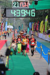 BIB: 211, 43946
                            <button type="button" onclick="openModal(9348181)" class="btn btn-primary btn-sm float-right btn-popup" data-toggle="modal" data-target=".modal-high-quality">
                        <i class="fas fa-shopping-cart"></i> Add to Cart
                    </button>
                                            <button type="button" onclick="isThisMe(9348181, true)" class="btn btn-success btn-sm float-right btn-popup btn-isme hidden" data-toggle="tooltip" data-placement="bottom" title="นี่คือรูปของคุณใช่ไหม คลิกที่นี่เพื่อเอาเข้าอัลบั้ม">
                        <i class="fas fa-plus"></i> Add to album
                    </button>
                    <button type="button" onclick="isThisMe(9348181, false)" class="btn btn-warning btn-sm float-right btn-popup btn-isnotme hidden">
                        <i class="fas fa-ban"></i> Remove from album
                    </button>