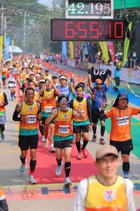 BIB: 42195, 655104, 40100
                            <button type="button" onclick="openModal(9513048)" class="btn btn-primary btn-sm float-right btn-popup" data-toggle="modal" data-target=".modal-high-quality">
                        <i class="fas fa-shopping-cart"></i> Add to Cart
                    </button>
                                            <button type="button" onclick="isThisMe(9513048, true)" class="btn btn-success btn-sm float-right btn-popup btn-isme hidden" data-toggle="tooltip" data-placement="bottom" title="นี่คือรูปของคุณใช่ไหม คลิกที่นี่เพื่อเอาเข้าอัลบั้ม">
                        <i class="fas fa-plus"></i> Add to album
                    </button>
                    <button type="button" onclick="isThisMe(9513048, false)" class="btn btn-warning btn-sm float-right btn-popup btn-isnotme hidden">
                        <i class="fas fa-ban"></i> Remove from album
                    </button>