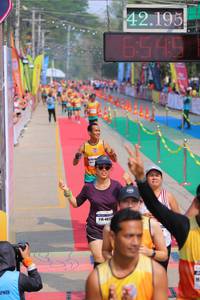 BIB: 42195, 482
                            <button type="button" onclick="openModal(9512964)" class="btn btn-primary btn-sm float-right btn-popup" data-toggle="modal" data-target=".modal-high-quality">
                        <i class="fas fa-shopping-cart"></i> Add to Cart
                    </button>
                                            <button type="button" onclick="isThisMe(9512964, true)" class="btn btn-success btn-sm float-right btn-popup btn-isme hidden" data-toggle="tooltip" data-placement="bottom" title="นี่คือรูปของคุณใช่ไหม คลิกที่นี่เพื่อเอาเข้าอัลบั้ม">
                        <i class="fas fa-plus"></i> Add to album
                    </button>
                    <button type="button" onclick="isThisMe(9512964, false)" class="btn btn-warning btn-sm float-right btn-popup btn-isnotme hidden">
                        <i class="fas fa-ban"></i> Remove from album
                    </button>