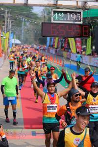 BIB: 42195, 45133, 40719
                            <button type="button" onclick="openModal(9512898)" class="btn btn-primary btn-sm float-right btn-popup" data-toggle="modal" data-target=".modal-high-quality">
                        <i class="fas fa-shopping-cart"></i> Add to Cart
                    </button>
                                            <button type="button" onclick="isThisMe(9512898, true)" class="btn btn-success btn-sm float-right btn-popup btn-isme hidden" data-toggle="tooltip" data-placement="bottom" title="นี่คือรูปของคุณใช่ไหม คลิกที่นี่เพื่อเอาเข้าอัลบั้ม">
                        <i class="fas fa-plus"></i> Add to album
                    </button>
                    <button type="button" onclick="isThisMe(9512898, false)" class="btn btn-warning btn-sm float-right btn-popup btn-isnotme hidden">
                        <i class="fas fa-ban"></i> Remove from album
                    </button>