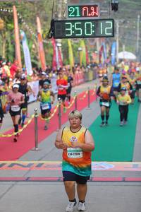 BIB: 350, 22570
                            <button type="button" onclick="openModal(9130309)" class="btn btn-primary btn-sm float-right btn-popup" data-toggle="modal" data-target=".modal-high-quality">
                        <i class="fas fa-shopping-cart"></i> Add to Cart
                    </button>
                                            <button type="button" onclick="isThisMe(9130309, true)" class="btn btn-success btn-sm float-right btn-popup btn-isme hidden" data-toggle="tooltip" data-placement="bottom" title="นี่คือรูปของคุณใช่ไหม คลิกที่นี่เพื่อเอาเข้าอัลบั้ม">
                        <i class="fas fa-plus"></i> Add to album
                    </button>
                    <button type="button" onclick="isThisMe(9130309, false)" class="btn btn-warning btn-sm float-right btn-popup btn-isnotme hidden">
                        <i class="fas fa-ban"></i> Remove from album
                    </button>