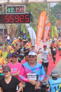 BIB: 42195, 55925, 107, 43070
                            <button type="button" onclick="openModal(9156156)" class="btn btn-primary btn-sm float-right btn-popup" data-toggle="modal" data-target=".modal-high-quality">
                        <i class="fas fa-shopping-cart"></i> Add to Cart
                    </button>
                                            <button type="button" onclick="isThisMe(9156156, true)" class="btn btn-success btn-sm float-right btn-popup btn-isme hidden" data-toggle="tooltip" data-placement="bottom" title="นี่คือรูปของคุณใช่ไหม คลิกที่นี่เพื่อเอาเข้าอัลบั้ม">
                        <i class="fas fa-plus"></i> Add to album
                    </button>
                    <button type="button" onclick="isThisMe(9156156, false)" class="btn btn-warning btn-sm float-right btn-popup btn-isnotme hidden">
                        <i class="fas fa-ban"></i> Remove from album
                    </button>