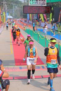 BIB: 42195, 580, 4555, 470
                            <button type="button" onclick="openModal(9513760)" class="btn btn-primary btn-sm float-right btn-popup" data-toggle="modal" data-target=".modal-high-quality">
                        <i class="fas fa-shopping-cart"></i> Add to Cart
                    </button>
                                            <button type="button" onclick="isThisMe(9513760, true)" class="btn btn-success btn-sm float-right btn-popup btn-isme hidden" data-toggle="tooltip" data-placement="bottom" title="นี่คือรูปของคุณใช่ไหม คลิกที่นี่เพื่อเอาเข้าอัลบั้ม">
                        <i class="fas fa-plus"></i> Add to album
                    </button>
                    <button type="button" onclick="isThisMe(9513760, false)" class="btn btn-warning btn-sm float-right btn-popup btn-isnotme hidden">
                        <i class="fas fa-ban"></i> Remove from album
                    </button>