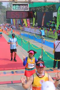 BIB: 42195, 40075
                            <button type="button" onclick="openModal(9513736)" class="btn btn-primary btn-sm float-right btn-popup" data-toggle="modal" data-target=".modal-high-quality">
                        <i class="fas fa-shopping-cart"></i> Add to Cart
                    </button>
                                            <button type="button" onclick="isThisMe(9513736, true)" class="btn btn-success btn-sm float-right btn-popup btn-isme hidden" data-toggle="tooltip" data-placement="bottom" title="นี่คือรูปของคุณใช่ไหม คลิกที่นี่เพื่อเอาเข้าอัลบั้ม">
                        <i class="fas fa-plus"></i> Add to album
                    </button>
                    <button type="button" onclick="isThisMe(9513736, false)" class="btn btn-warning btn-sm float-right btn-popup btn-isnotme hidden">
                        <i class="fas fa-ban"></i> Remove from album
                    </button>