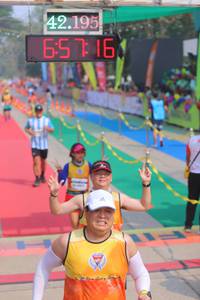 BIB: 42195, 657
                            <button type="button" onclick="openModal(9513717)" class="btn btn-primary btn-sm float-right btn-popup" data-toggle="modal" data-target=".modal-high-quality">
                        <i class="fas fa-shopping-cart"></i> Add to Cart
                    </button>
                                            <button type="button" onclick="isThisMe(9513717, true)" class="btn btn-success btn-sm float-right btn-popup btn-isme hidden" data-toggle="tooltip" data-placement="bottom" title="นี่คือรูปของคุณใช่ไหม คลิกที่นี่เพื่อเอาเข้าอัลบั้ม">
                        <i class="fas fa-plus"></i> Add to album
                    </button>
                    <button type="button" onclick="isThisMe(9513717, false)" class="btn btn-warning btn-sm float-right btn-popup btn-isnotme hidden">
                        <i class="fas fa-ban"></i> Remove from album
                    </button>